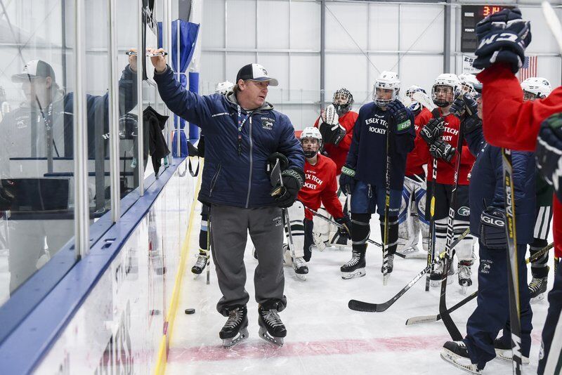 Leonard headed into Mass. State Hockey Coaches Hall of Fame this weekendÂ